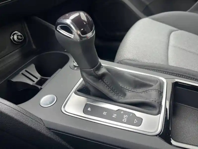 Audi Q2 35 tfsi 150 s tronic 7 — photo 22