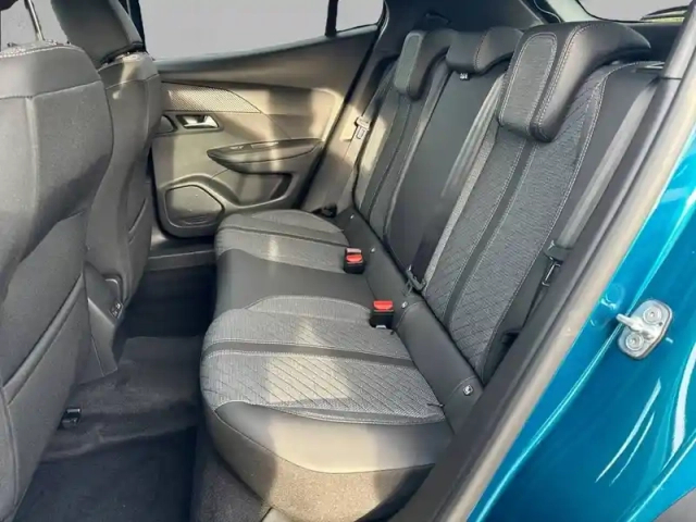Peugeot 2008 hybrid 145 e-dcs6 — photo 32