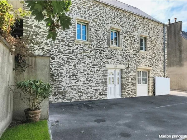 Ensemble immobilier en pierres à EQUEURDREVILLE - 147m²