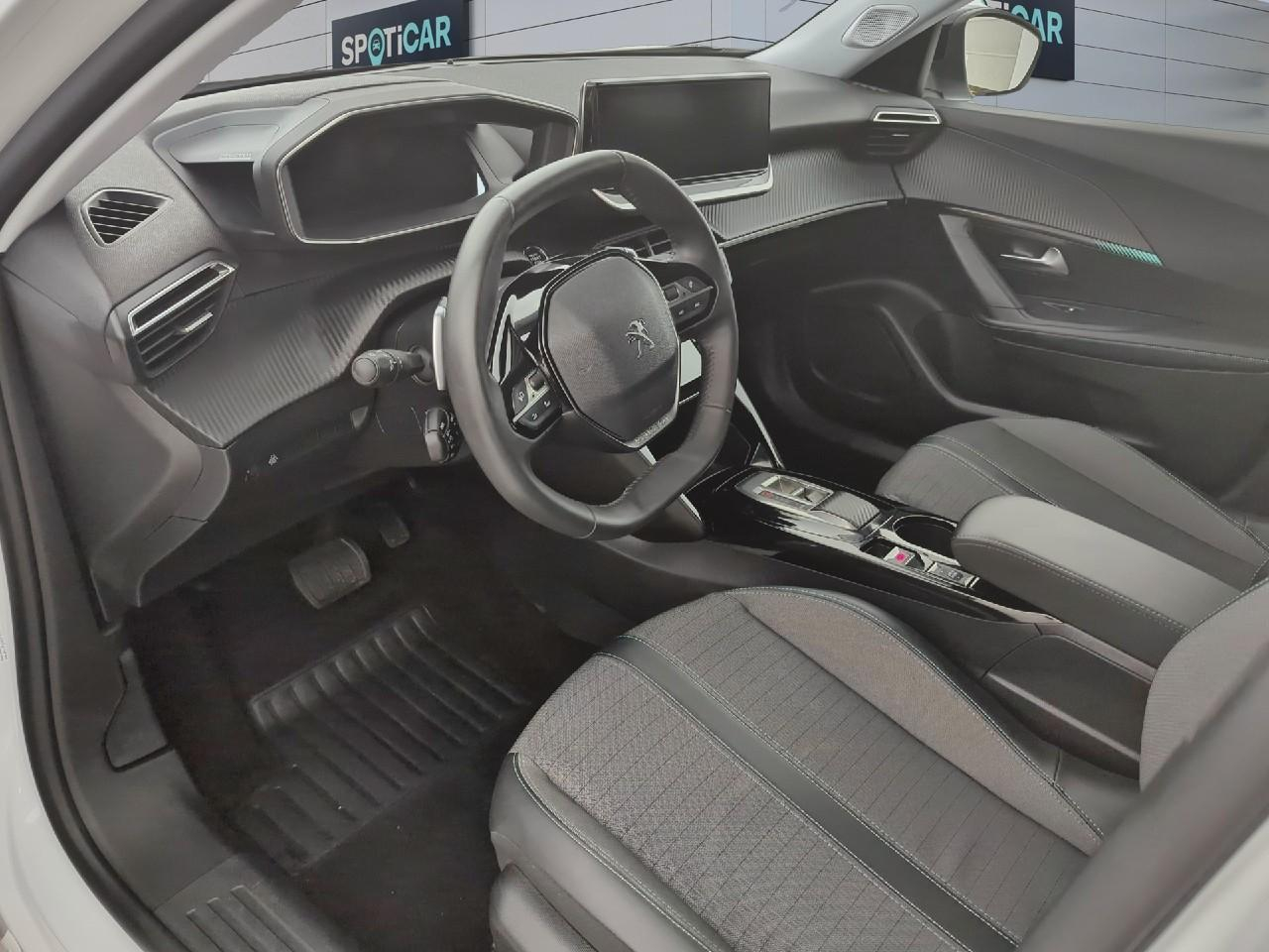 Peugeot 2008 puretech 130 s&s eat8 allure pack — photo 14