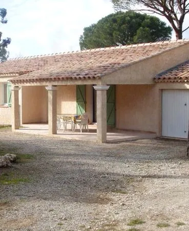 Maison à louer t4 avec piscine et terrain
