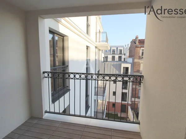 PUTEAUX/Cours Voltaire 2 pièces 49 m² /Parking