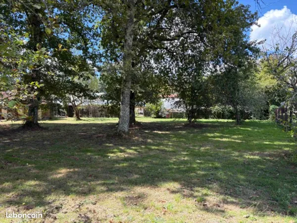 Terrain 1 596 m² Le Tuzan