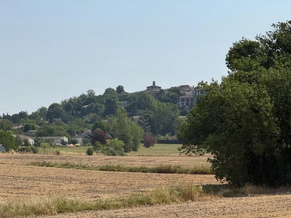 Grande maison individuelle avec vue sur la bastide