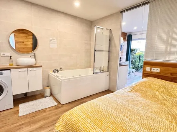 APPARTEMENT TYPE 2 ATYPIQUE !
