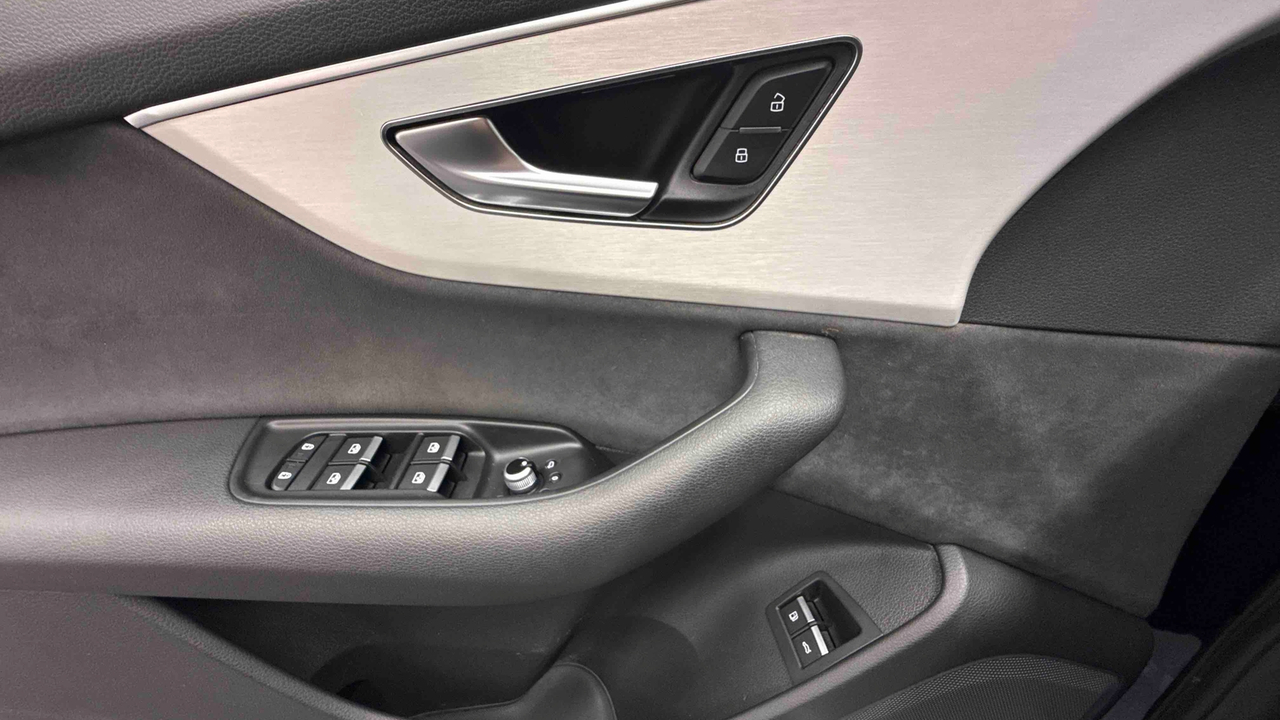 Audi Q7 60 TFSI e 462 Tiptronic 8 Quattro — photo 16