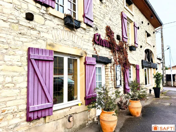 Murs commerciaux comprenant restaurant gastronomique réputé, appartement de fonction et terrain cons