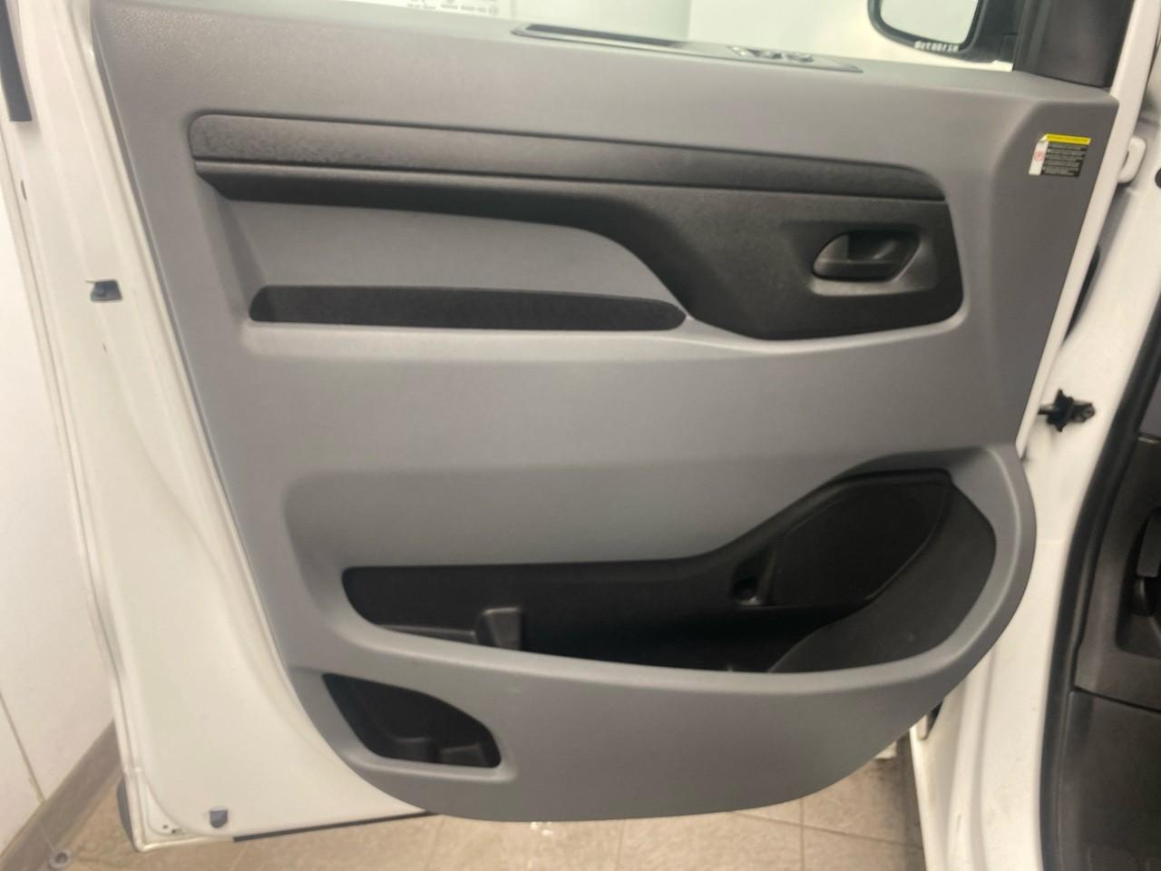 Citroën Jumpy fgn xl bluehdi 145 s&s bvm6 driver — photo 20