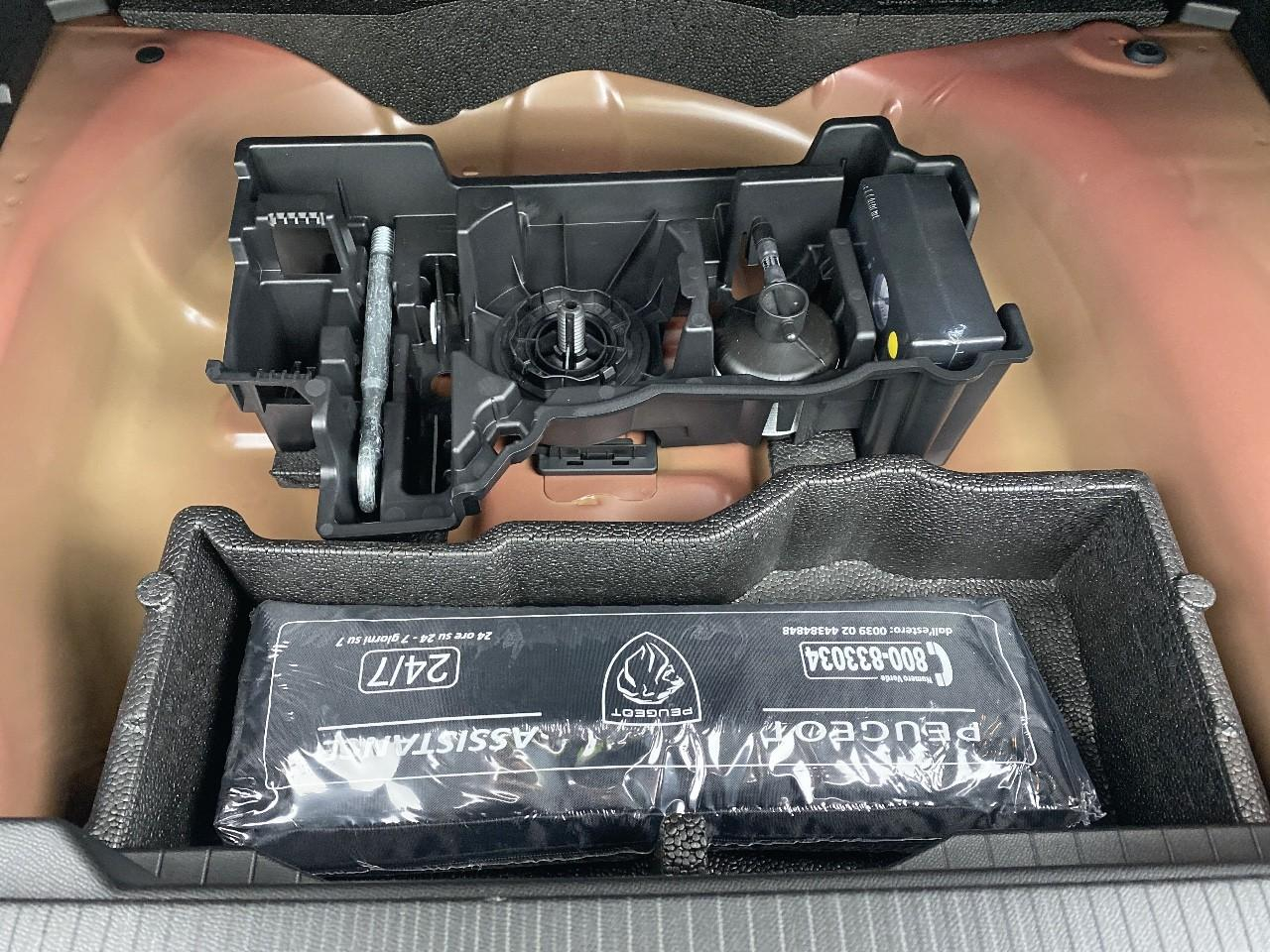 Peugeot 2008 hybrid 145 ch e-dcs6 allure — photo 16