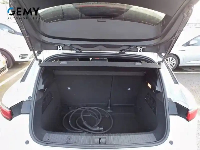 Renault Megane e-tech ev60 220 ch optimum charge — photo 6
