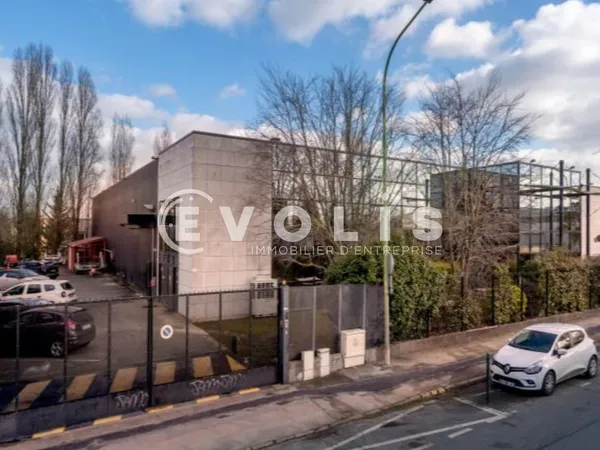 Entrepôts - A LOUER - 2 596 m² non divisibles