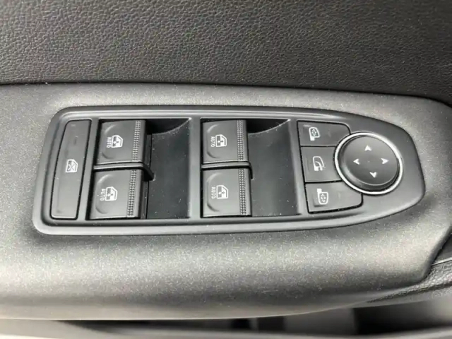 Renault Captur blue dci 115 edc — photo 8
