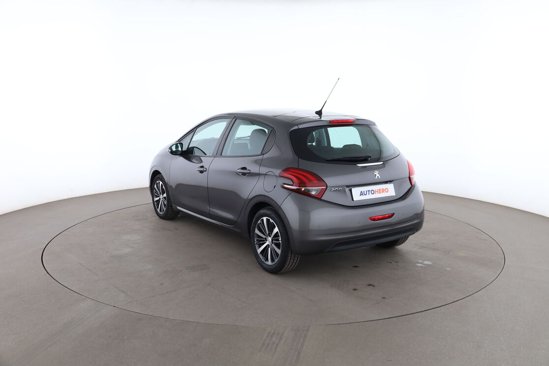 Peugeot 208 1.2 PureTech Active — photo 3