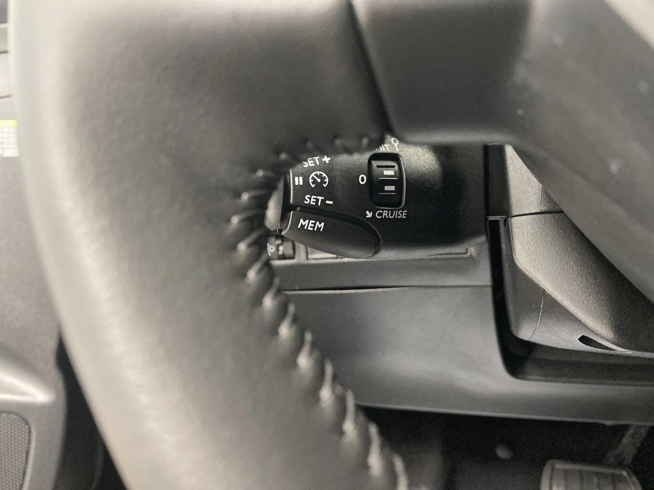 Peugeot 208 hybrid 110 ch e-dcs6 allure — photo 18