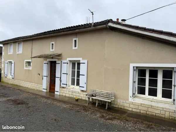 Melle Maison ancienne avec dépendances
