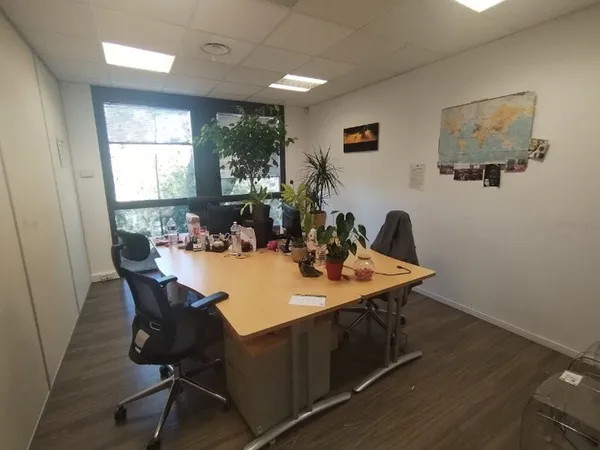 Local professionnel 102 m²