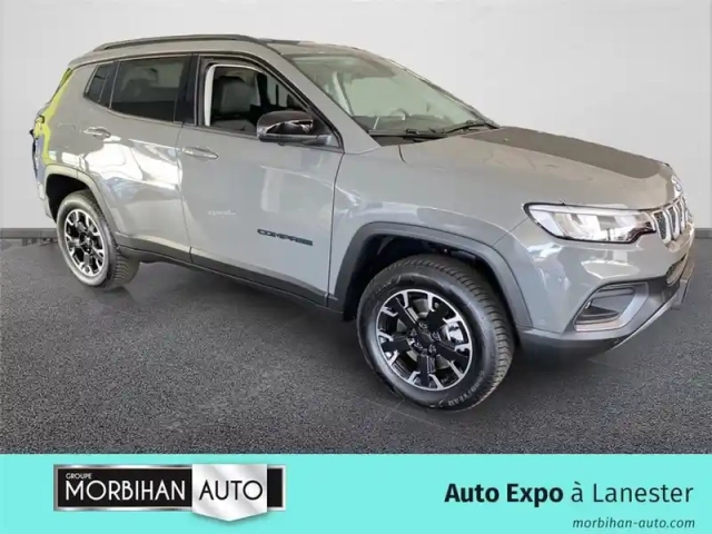 Jeep Compass 1.3 phev t4 240 ch 4xe eawd — photo 3