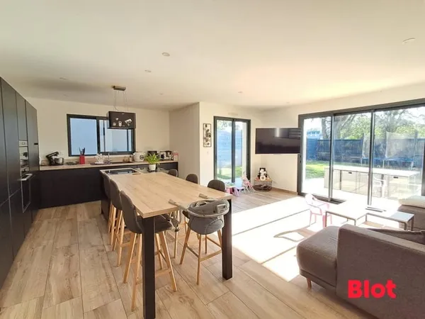 A VENDRE Chez BLOT IMMOBILIER de PLEUDIHEN SUR RANCE - Maison T5- MINIAC-MORVAN