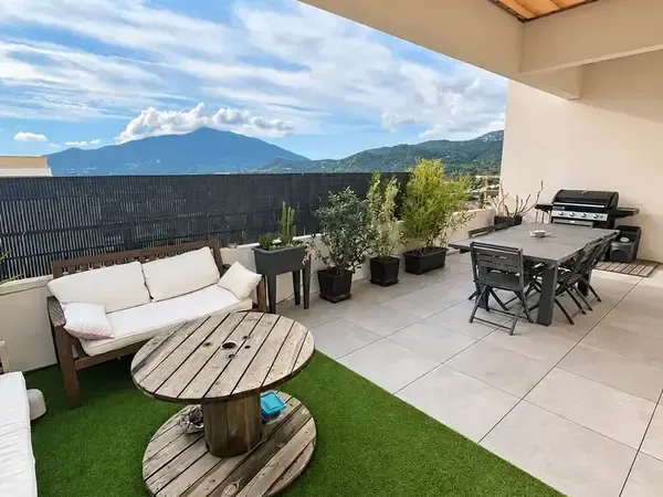 Un T3 rare au dernier étage avec terrasse de 59 m2 Ajaccio, Le Stiletto