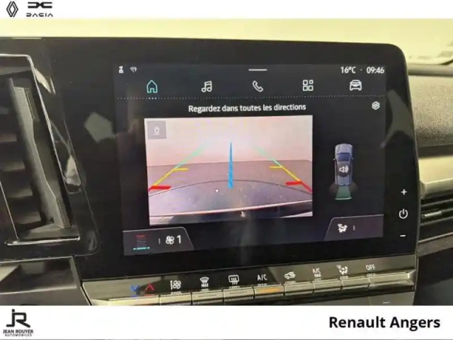 Renault Megane e-tech electric ev40 130ch equilibre standard charge — photo 11