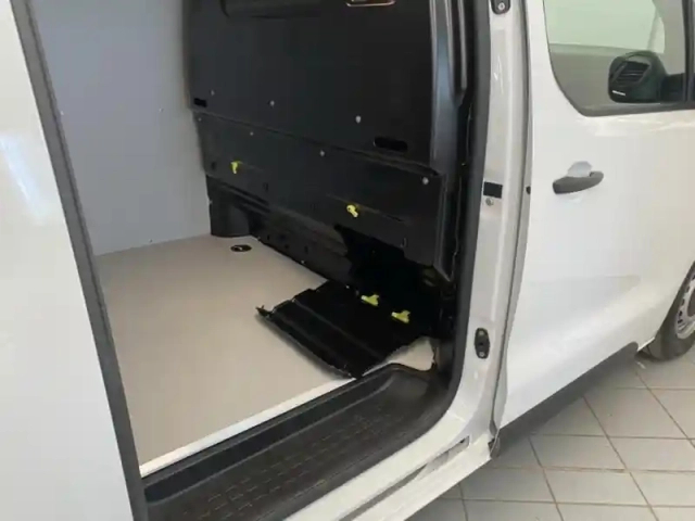 Peugeot Expert fg m 2.2 diesel 150ch pack premium connect — photo 9