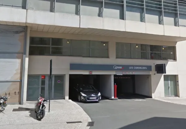 Parking 13 m²