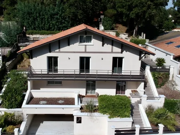 Maison 7 pièces 208 m²