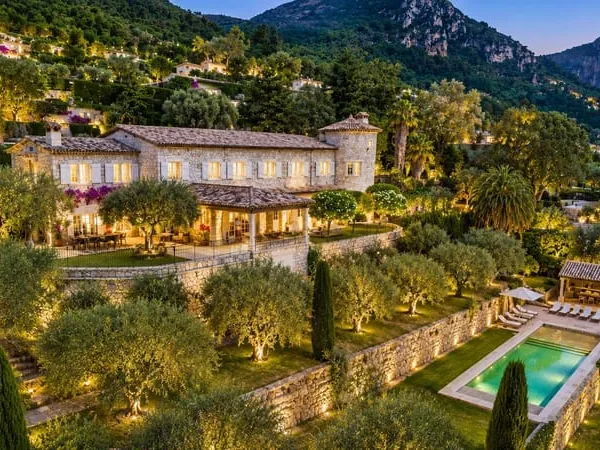 Élégance provençale intemporelle avec des vues méditerranéennes spectaculaires, Côte d'Azur français