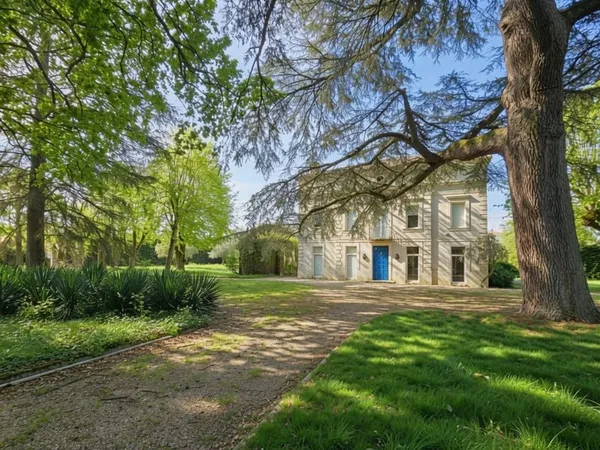Demeure de caractère au coeur de la ville 450m2 -10 chambres- piscine sur parc de 8000m2 Coliving-Co