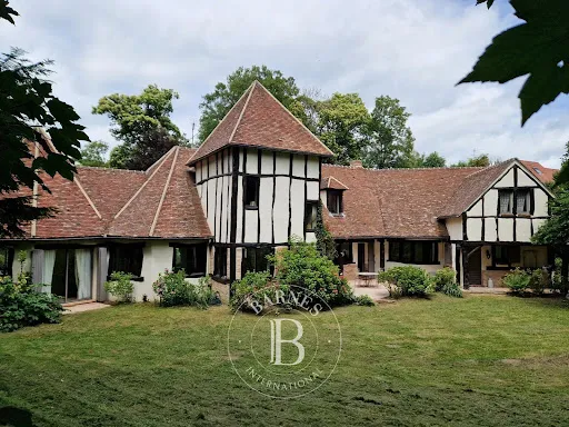 Maison 10 pièces 357 m²
