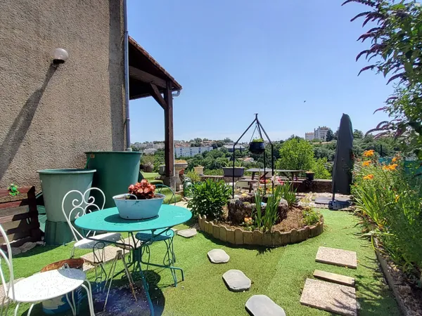 Maison traditionnelle 115m² - 5 pièces - 4 chambres - 620m² de terrain - POITIERS Ouest