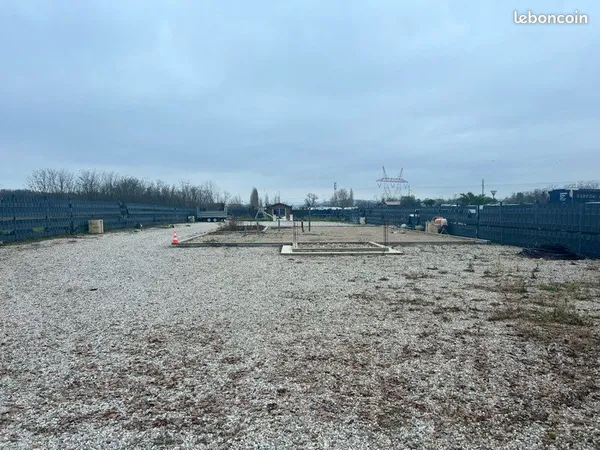 Terrain à louer pour parking