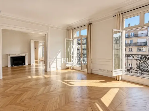 Appartement 7 pièces familial avec balcon filant et une vue dégagée