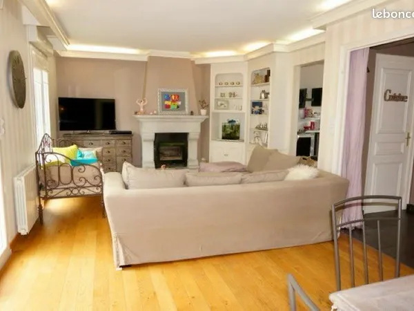 Appartement Landivisiau - centre ville - grand T4 100 m² avec terrasse de 40 m² et balcon sud