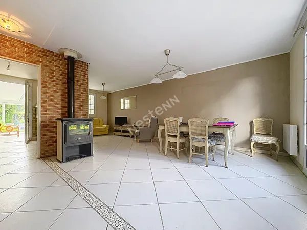 Maison de plain-pied à Soulaire Et Bourg - 2 chambres - jardin - véranda