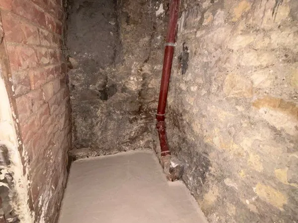 Location cave 2.5m2 - bétonnée - 4 rue Dantzig