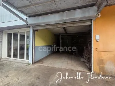 Jarry - Local professionnel sur 2 niveaux avec showroom/stockage et bureau - rue de l'industrie