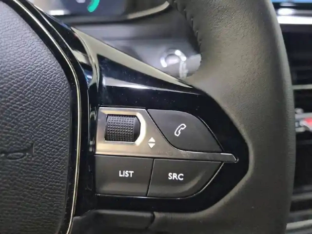 Peugeot 2008 electrique 54 kwh 156 ch — photo 31