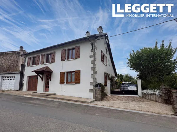 Maison familiale de 4 chambres située au coeur du village, avec un magnifique jardin.