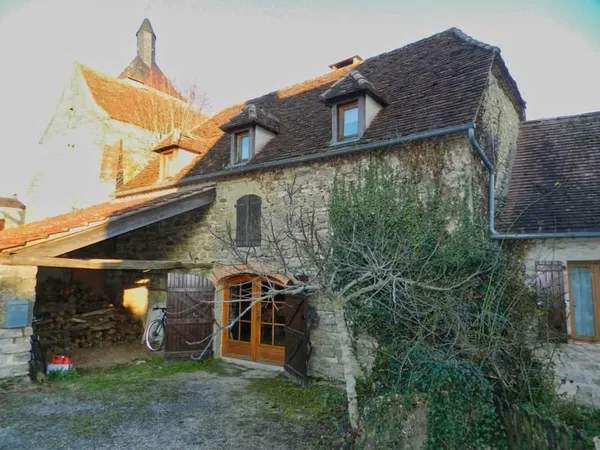 A vendre secteur Gramat, maison pierres 2 chambres, jardinet