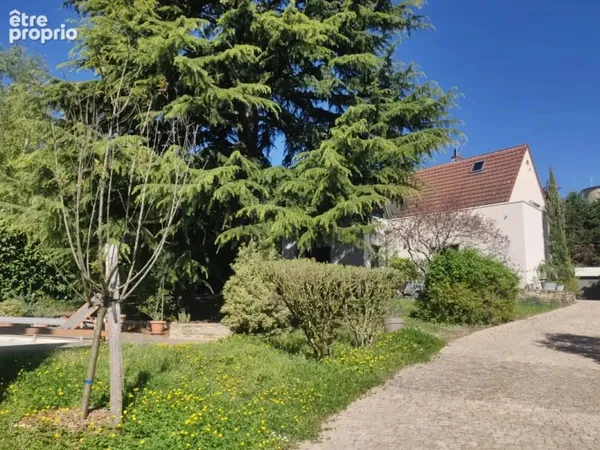 Crépieux limite Caluire belle maison familiale au calme d'une impasse