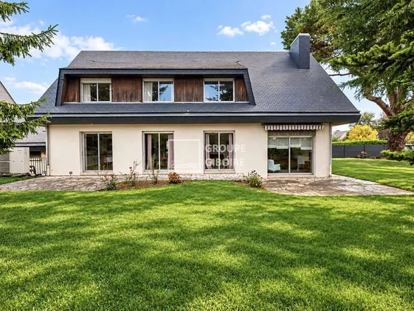 Maison 8 pièces 222 m²