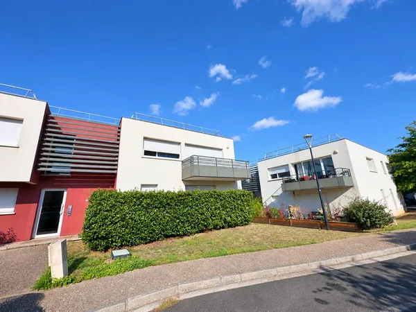 Appartement T2 avec extérieur et place de parking - ARTIGUES