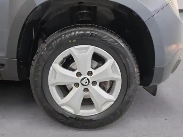Dacia Duster 1.0 tce 100ch confort 4x2 suréquipé — photo 39