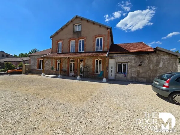 Maison 9 pièces 270 m²