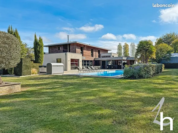 Maison 10 pièces 376 m²