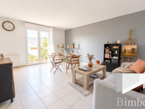 ORLEANS CHARMANT DEUX PIECES AVEC BALCON ET STATIONNEMENT PRIVAT