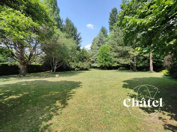 Terrain 2200 m²