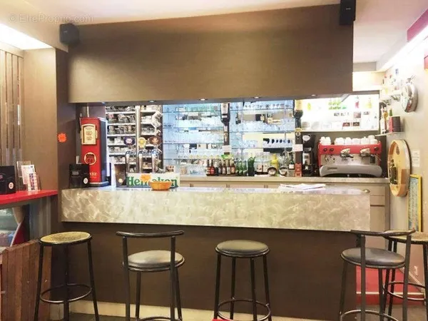 Bar fougeres - 190 m2