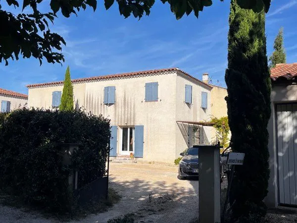 Maison individuelle avec garage et terrain